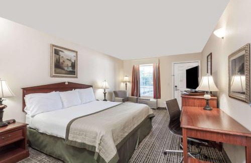 Hickory Hotel | Pet-Friendly Haven at Baymont by Wyndham Hickory