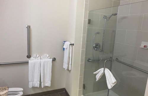 Hobbs Hotel | Cozy Baymont by Wyndham Hobbs with Pool & Breakfast
