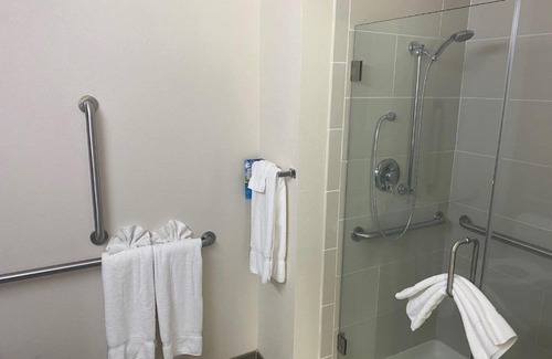 Hobbs Hotel | Cozy Baymont by Wyndham Hobbs with Pool & Breakfast