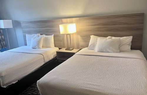 Southport Hotel | Convenient Baymont by Wyndham Indianapolis South Stay