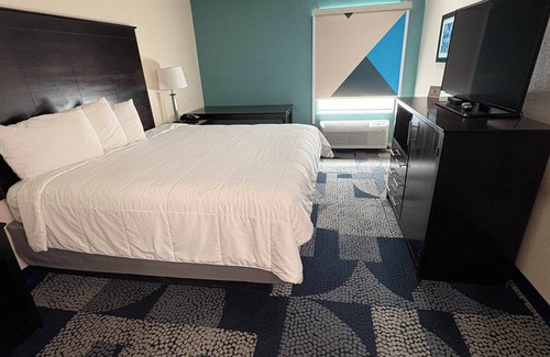 Iowa Hotel | Budget-Friendly Fairway Inn with Family Amenities and Dining