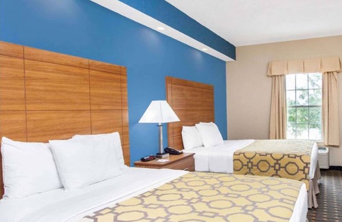 Southpoint Hotel | Discover Baymont by Wyndham in Jacksonville, Family-Friendly!