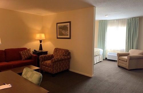 Jefferson City Hotel | Comfortable Stay at Baymont by Wyndham Jefferson City