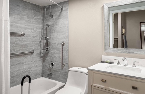 Jefferson City Hotel | Comfortable Stay at Baymont by Wyndham Jefferson City