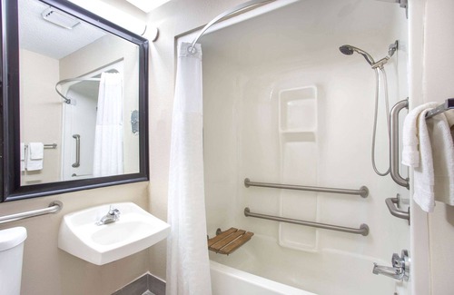Joliet Hotel | Comfortable Stay at Baymont by Wyndham Joliet