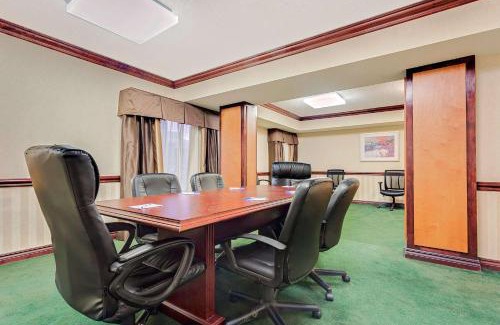Kalamazoo Hotel | Baymont by Wyndham Kalamazoo East: Family & Pet Friendly Stay