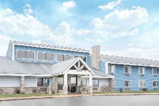 Kasson Hotel | Pet-Friendly Baymont by Wyndham in Kasson, Rochester Area