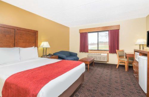 Kasson Hotel | Pet-Friendly Baymont by Wyndham in Kasson, Rochester Area