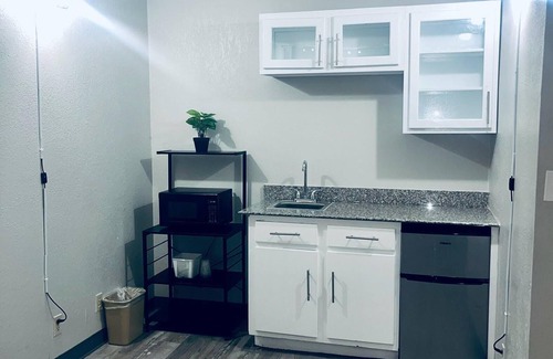 Keokuk Hotel | Comfortable Stay at Baymont by Wyndham Keokuk with Pool