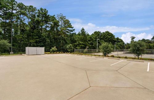 Kingwood Hotel | Comfortable Stay at Baymont by Wyndham Kingwood Hotel