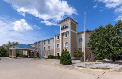 Kirksville Hotel | Inviting Baymont by Wyndham Kirksville with Pool Access