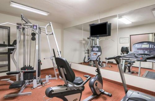Kokomo Hotel | Family-Friendly Baymont by Wyndham Kokomo with Pool Access