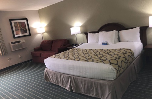 Kokomo Hotel | Comfortable Stay at Baymont by Wyndham Kokomo with Pool