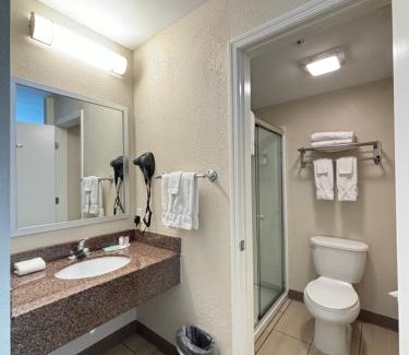 Lake Park Hotel | Discover Baymont by Wyndham: Family-Friendly Stay Near I75