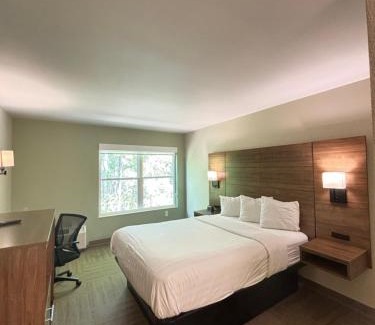 Lake Park Hotel | Discover Baymont by Wyndham: Family-Friendly Stay Near I75