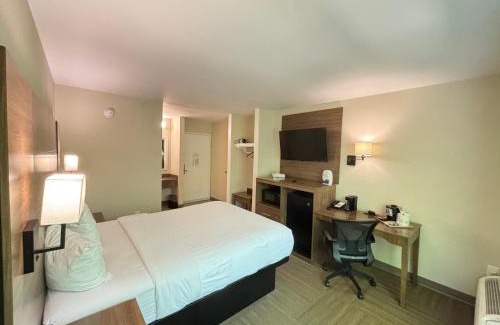 Lake Park Hotel | Discover Baymont by Wyndham: Family-Friendly Stay Near I75