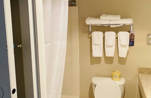 Latham Hotel | Comfortable Stay at Baymont by Wyndham Latham Albany Airport