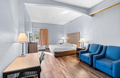 Hillcrest Hotel | Comfortable Stay at Baymont by Wyndham Lawrence