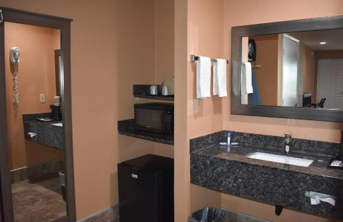 Manteca Hotel | Comfortable Stay at Americas Best Value Inn Manteca