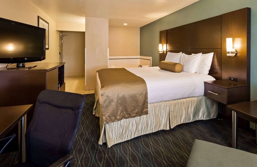 Marion Hotel | Relax at Baymont by Wyndham Marion, OH: Family-Friendly Stay