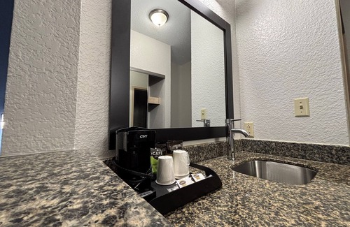 Marion Hotel | Comfortable Stay at Baymont by Wyndham Marion with Pool