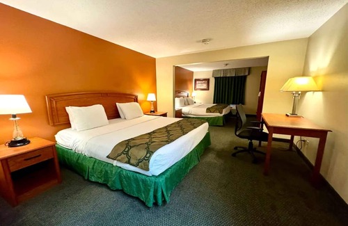 Mason Hotel | Convenient Stay at Baymont by Wyndham Mason with Pool