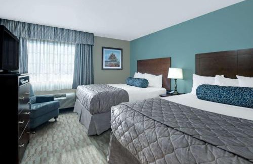 Minot Hotel | Pet-Friendly Baymont by Wyndham Minot with Pool Access