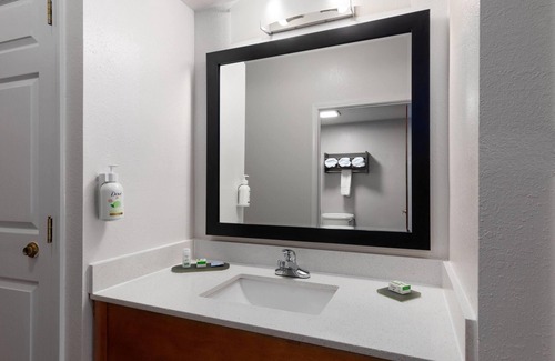 Kreole Hotel | Pet-Friendly Retreat at La Quinta Inn Moss Point