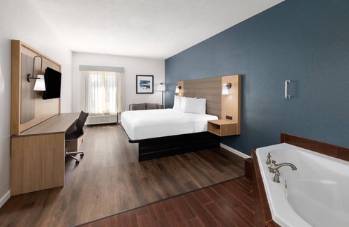 Kreole Hotel | Pet-Friendly Retreat at La Quinta Inn Moss Point