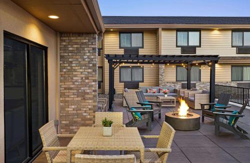 Owatonna Hotel | Top-Rated Baymont by Wyndham Owatonna with Pool & Hot Tub