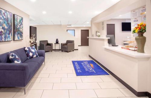 Estrella Hotel | Convenient Baymont by Wyndham near I-10 with Pool & Views