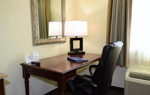 Pierre Hotel | Pet-Friendly Comfort at Baymont by Wyndham Pierre