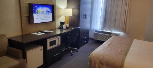 Pueblo Hotel | Comfortable Stay at Baymont by Wyndham Pueblo with Pets Welcome