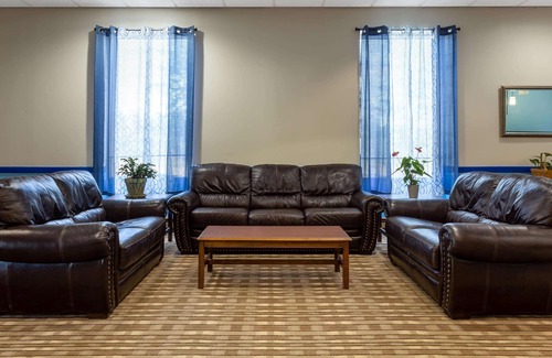 Queensbury Hotel | Inviting Baymont by Wyndham in Queensbury near Lake George