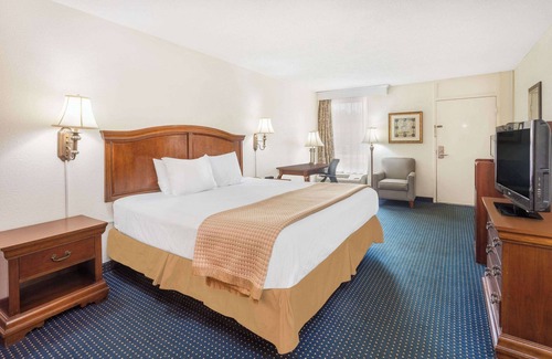 Gold Rock Hotel | Comfortable Stay at Baymont by Wyndham Rocky Mount I-95