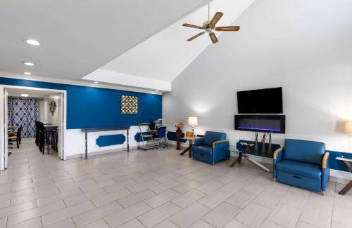 Selma Hotel | Pet-Friendly Retreat at Baymont by Wyndham Selma