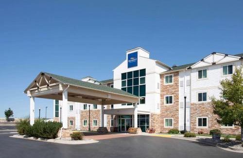 Sheridan Hotel | Convenient Stay at Baymont by Wyndham Sheridan with Pool
