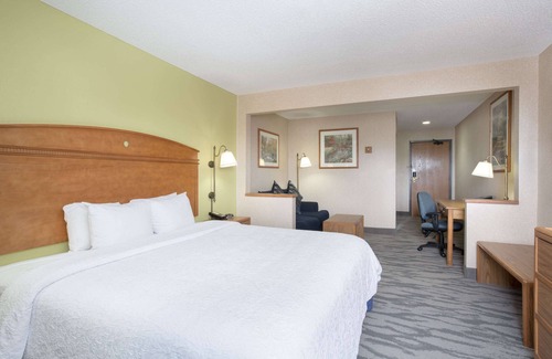 Thornton Hotel | Relax at Baymont by Wyndham Thornton with Pool & Spa