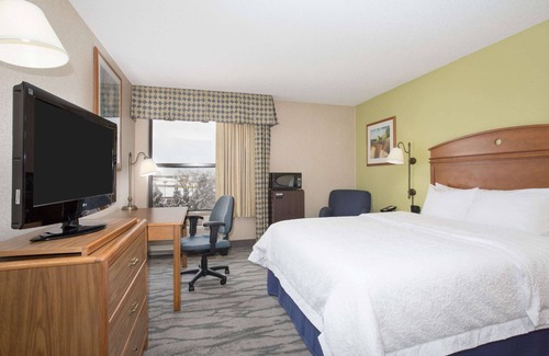 Thornton Hotel | Relax at Baymont by Wyndham Thornton with Pool & Spa