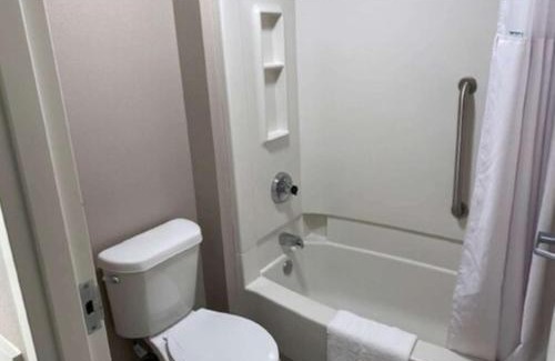 Topeka Hotel | Family-Friendly Stay at Baymont by Wyndham Topeka