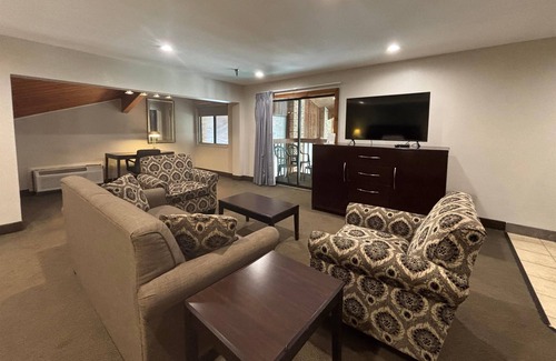 Tuscola Hotel | Comfortable Stay at Baymont by Wyndham Tuscola with Pool