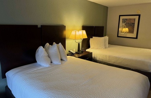 Tuscola Hotel | Comfortable Stay at Baymont by Wyndham Tuscola with Pool