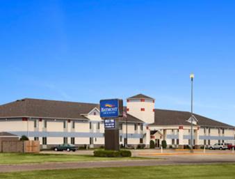 Wahpeton Hotel | Comfortable Baymont by Wyndham Wahpeton: Pet-Friendly Retreat
