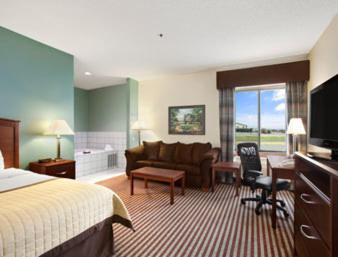 Wahpeton Hotel | Comfortable Baymont by Wyndham Wahpeton: Pet-Friendly Retreat