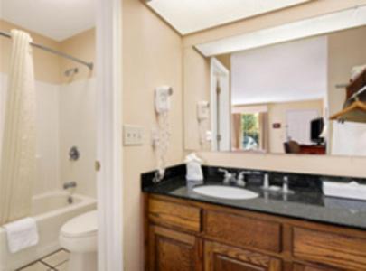 Waycross Hotel | Comfortable Stay at Baymont by Wyndham Waycross Hotel
