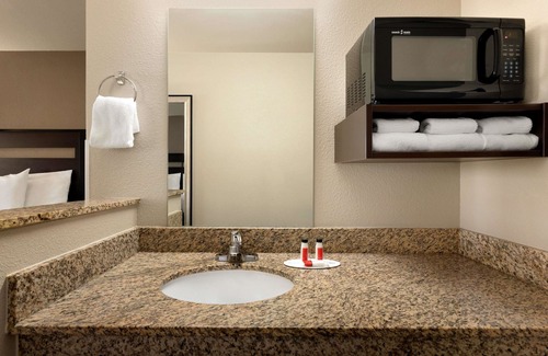 Wellington Hotel | Discover Comfort at Baymont by Wyndham Wellington Hotel