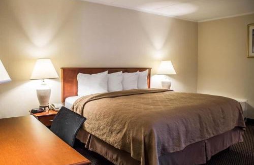 Youngstown Hotel | Relaxing Getaway at Baymont by Wyndham Youngstown