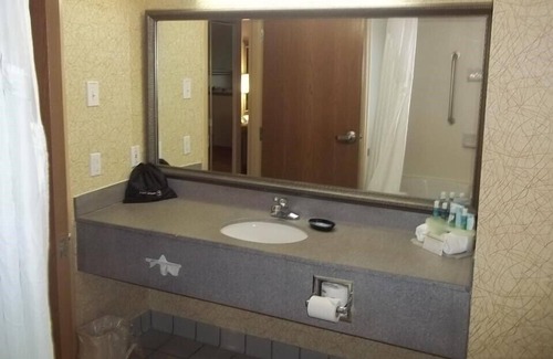 Findlay Hotel | Baymont Inn & Suites by Wyndham Findlay