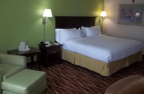 Findlay Hotel | Baymont Inn & Suites by Wyndham Findlay
