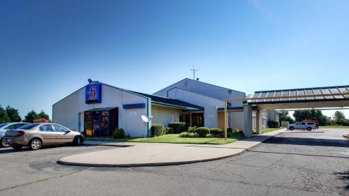 Shawnee Hotel | Family-Friendly Baymont Inn & Suites Shawnee with Pool